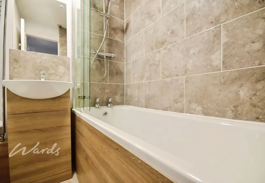 a2dcb103-Bathroom - Winters Croft Gravesend DA12 - Wards of Kent