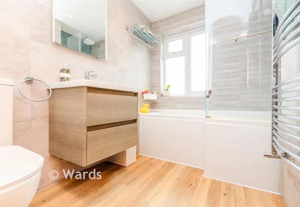 Bathroom - Kenmere Road, Welling, Kent - Wards of Kent