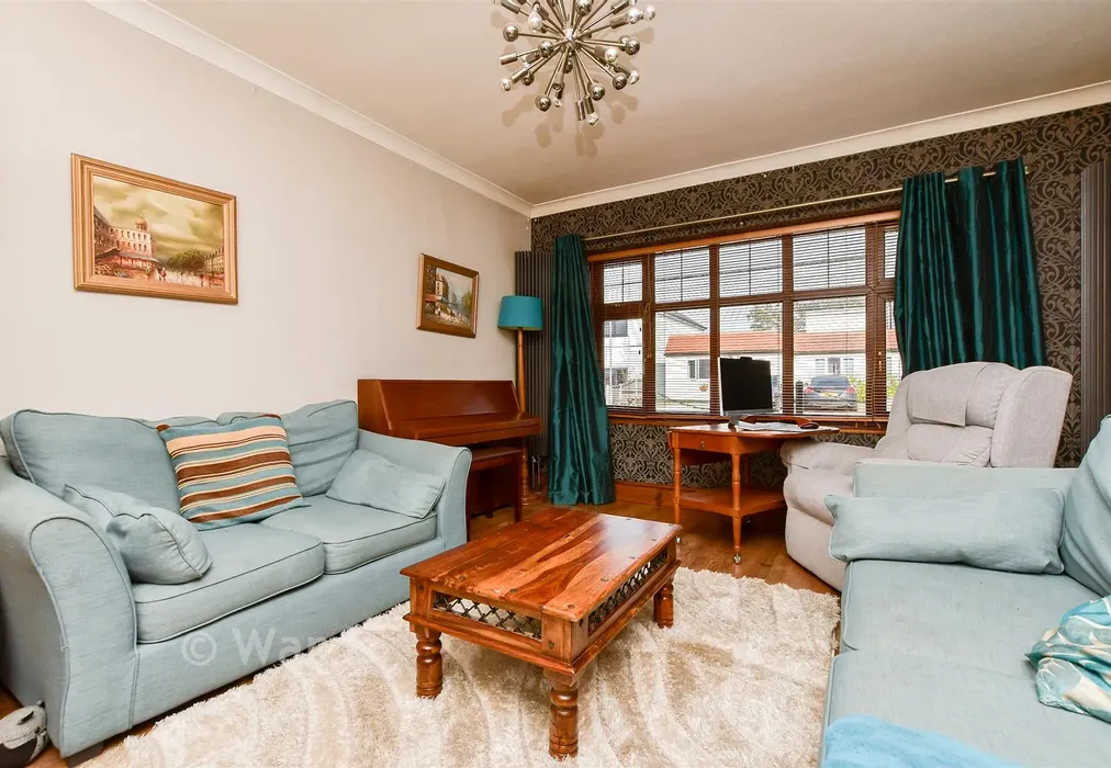 Lounge - Epple Bay Road, Birchington, Kent - Wards of Kent