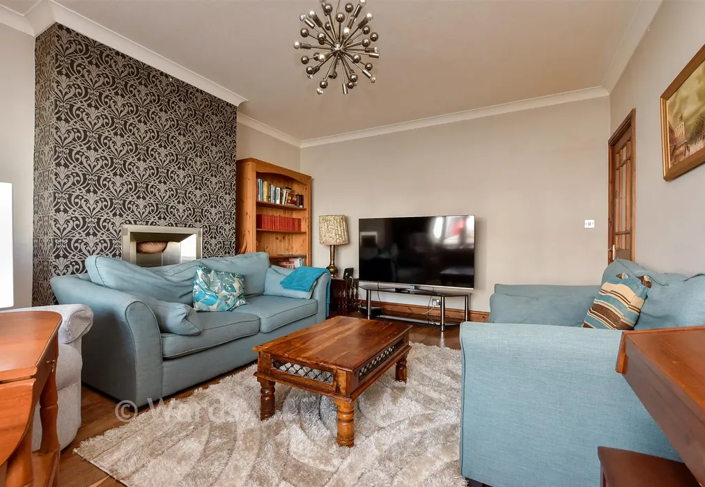 Lounge - Epple Bay Road, Birchington, Kent - Wards of Kent