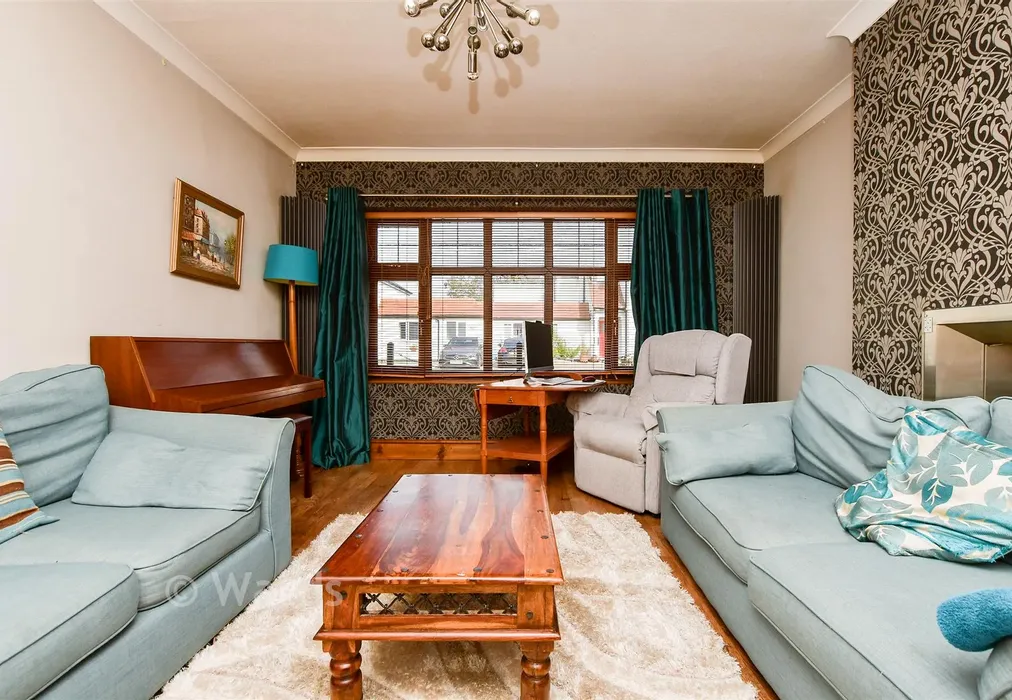 Lounge - Epple Bay Road, Birchington, Kent - Wards of Kent