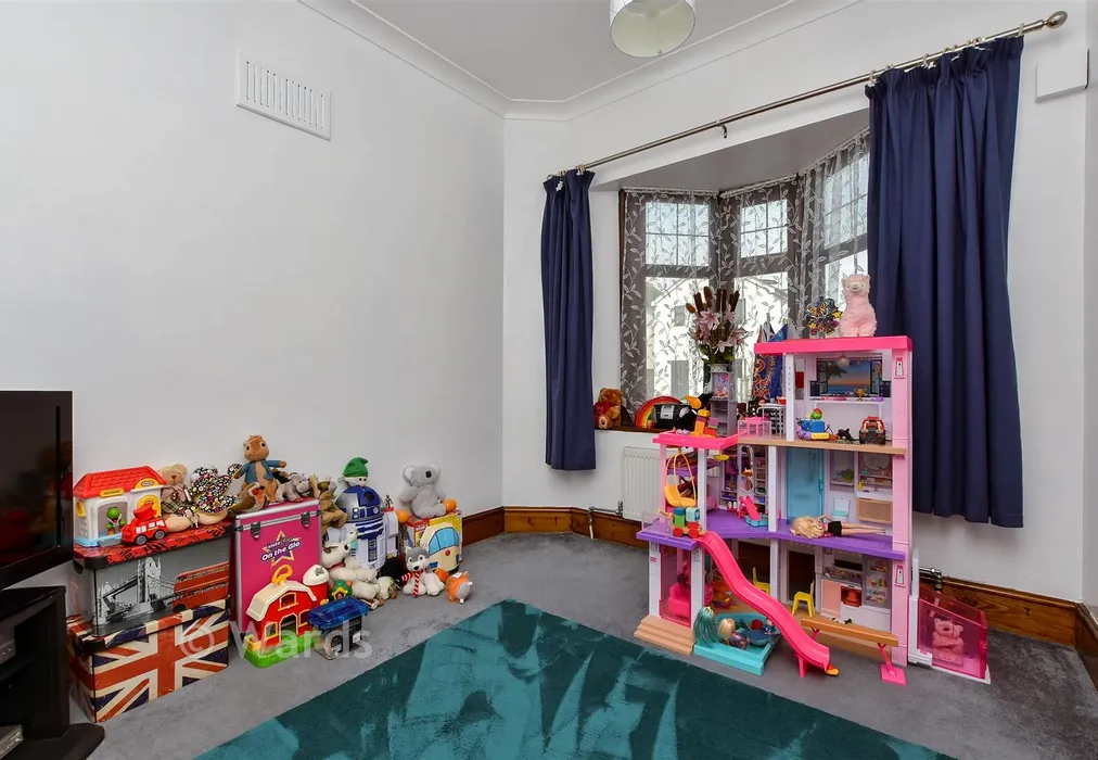 Snug - Epple Bay Road, Birchington, Kent - Wards of Kent