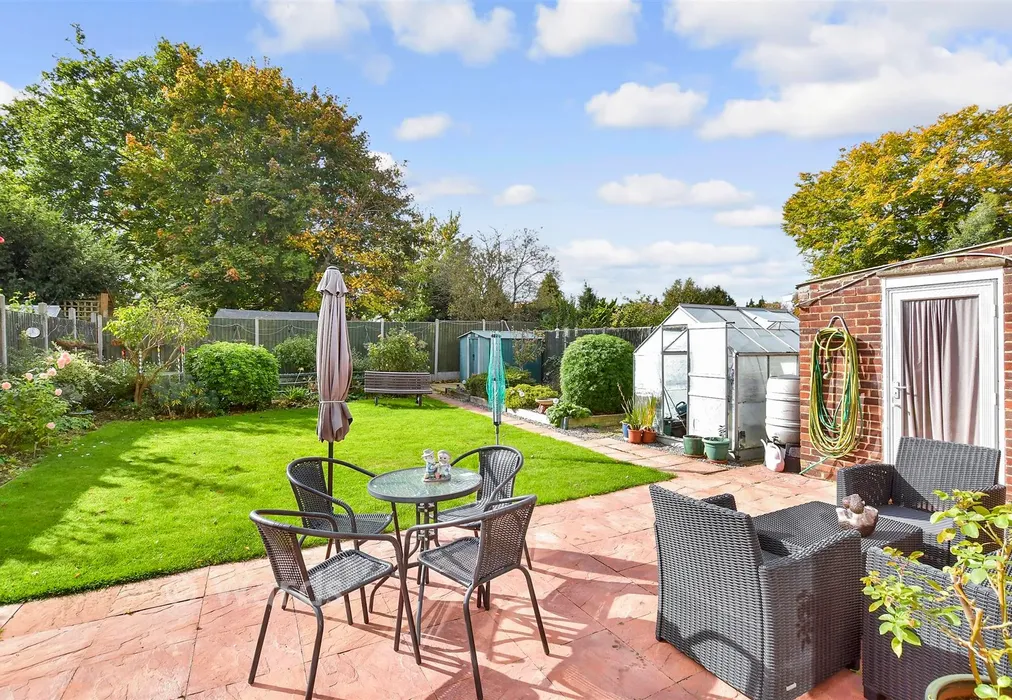 Rear Garden - Fauchons Close, Bearsted, Maidstone, Kent - Wards of Kent