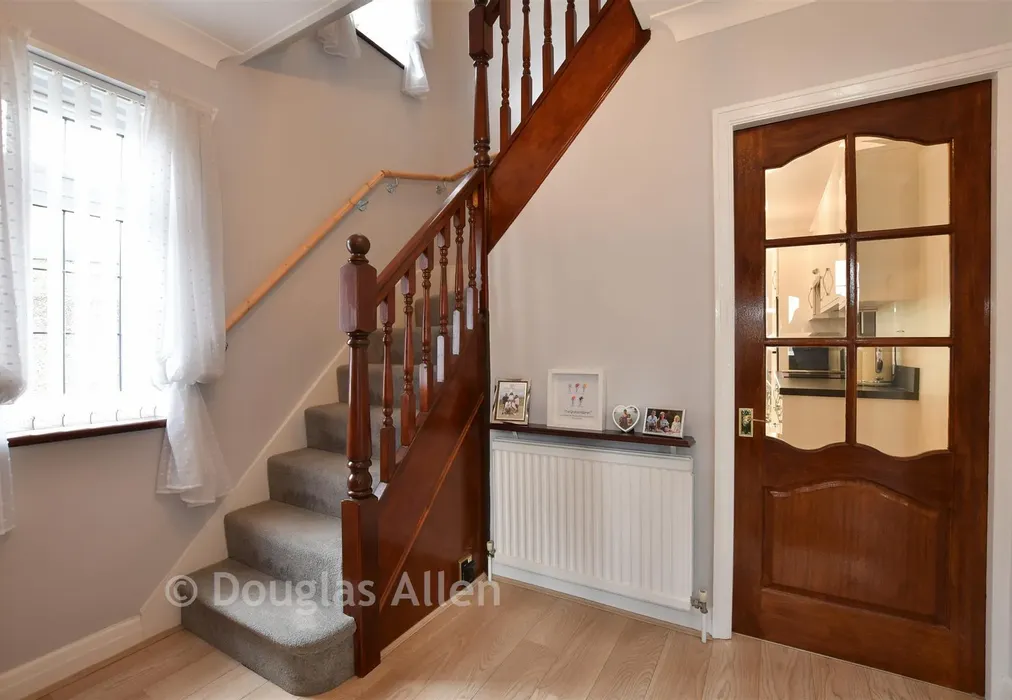 Hallway - Lancaster Drive, Hornchurch, Essex - Wards of Kent