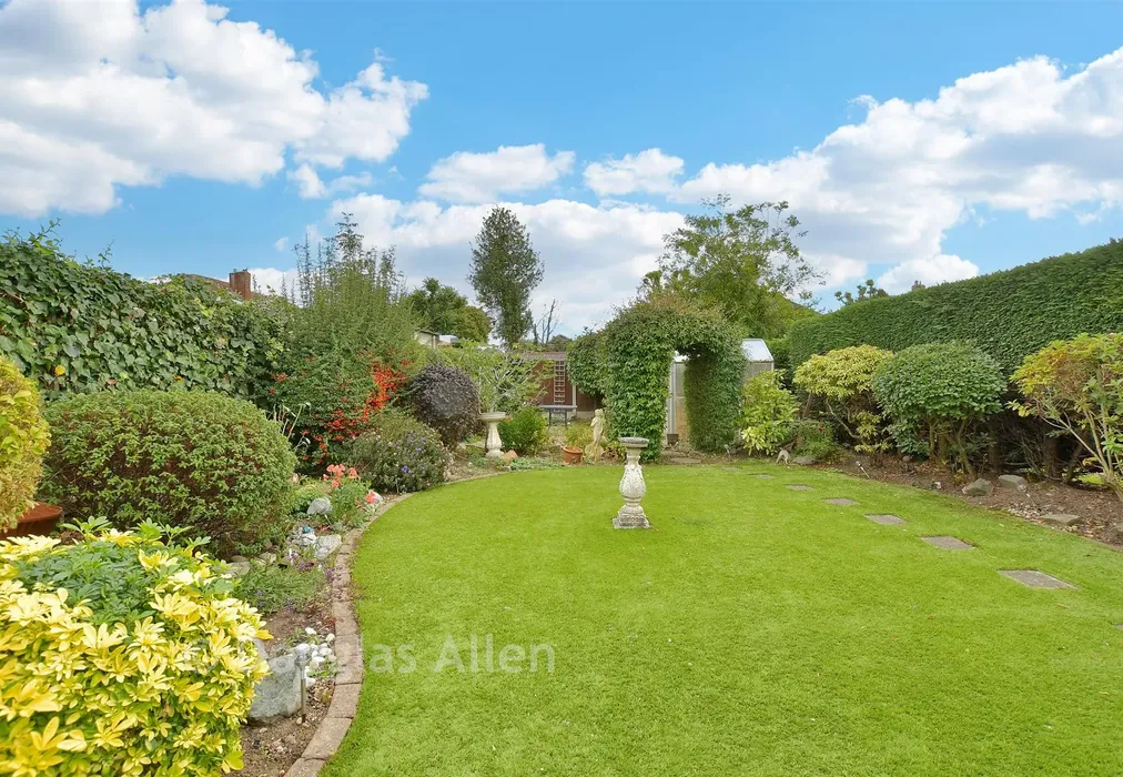 Rear Garden - Lancaster Drive, Hornchurch, Essex - Wards of Kent