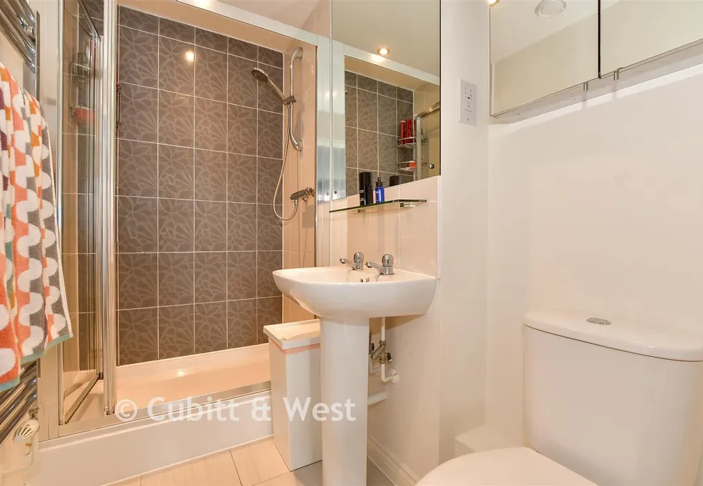 En-Suite Shower Room - Cedar Avenue, Haywards Heath, West Sussex - Wards of Kent