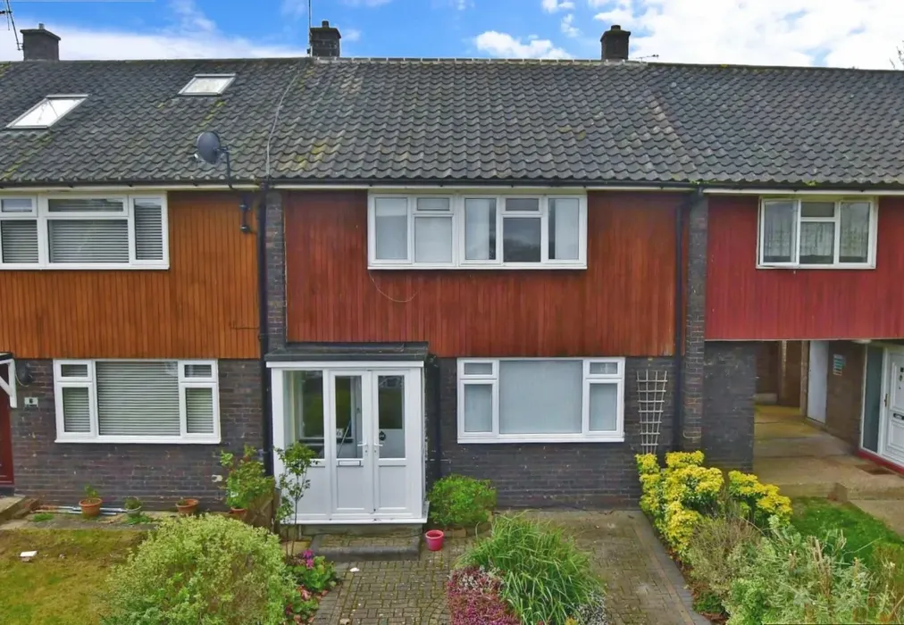 Front exterior - Lee Walk, Basildon, SS16 - Wards of Kent