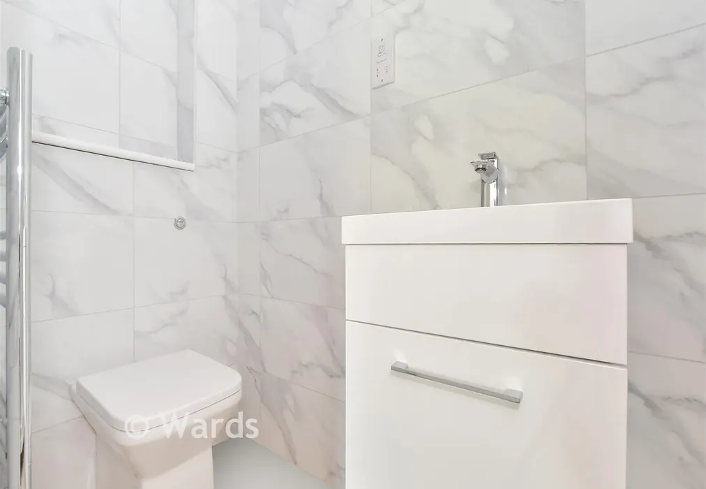 Bathroom - Dynamo Close, Headcorn, Ashford, Kent - Wards of Kent
