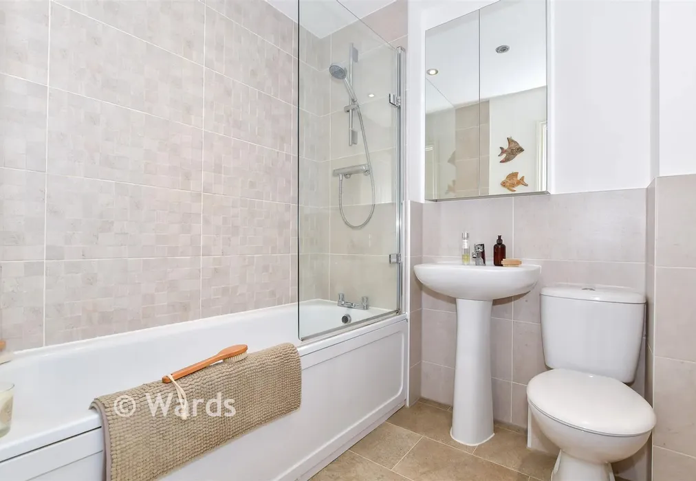 Bathroom - Hadaway Road, Maidstone, Kent - Wards of Kent