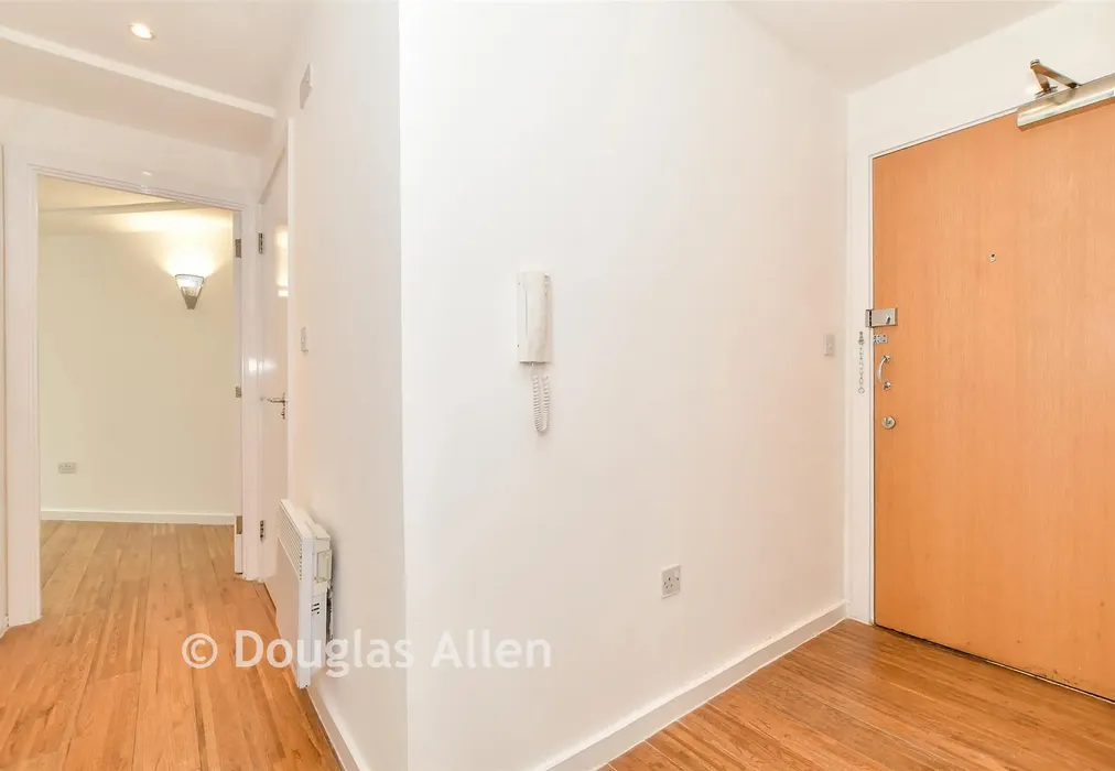 Hallway - Longbridge Road, Barking, Essex - Wards of Kent