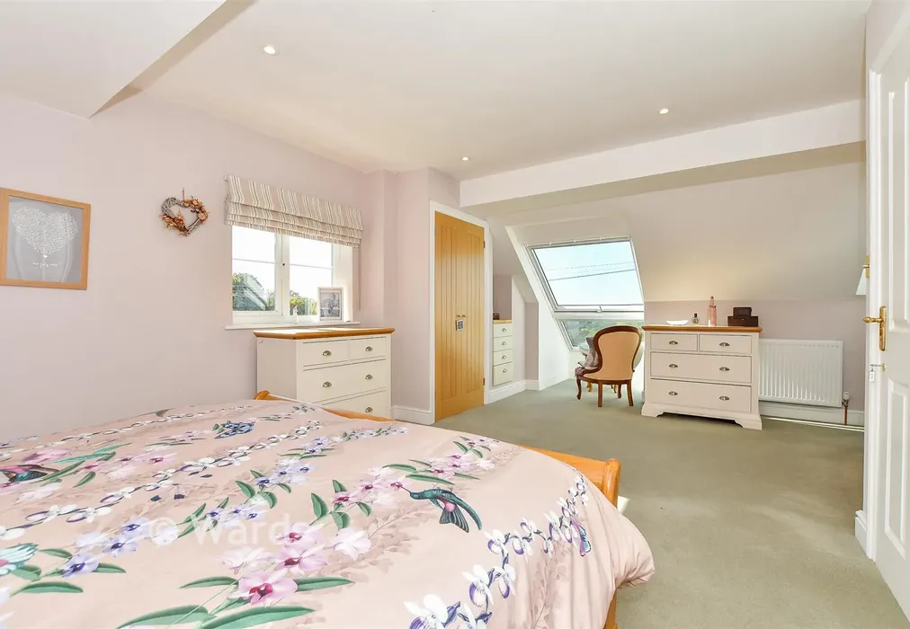 Bedroom 1 - North Road, Goudhurst, Cranbrook, Kent - Wards of Kent