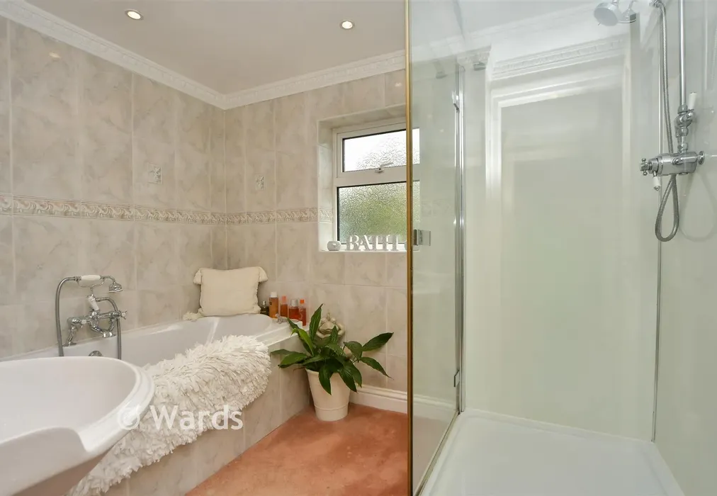Bathroom - Montfort Road, Strood, Rochester, Kent - Wards of Kent