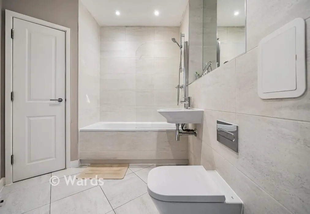 Bathroom - Clarence Road, Herne Bay, Kent - Wards of Kent