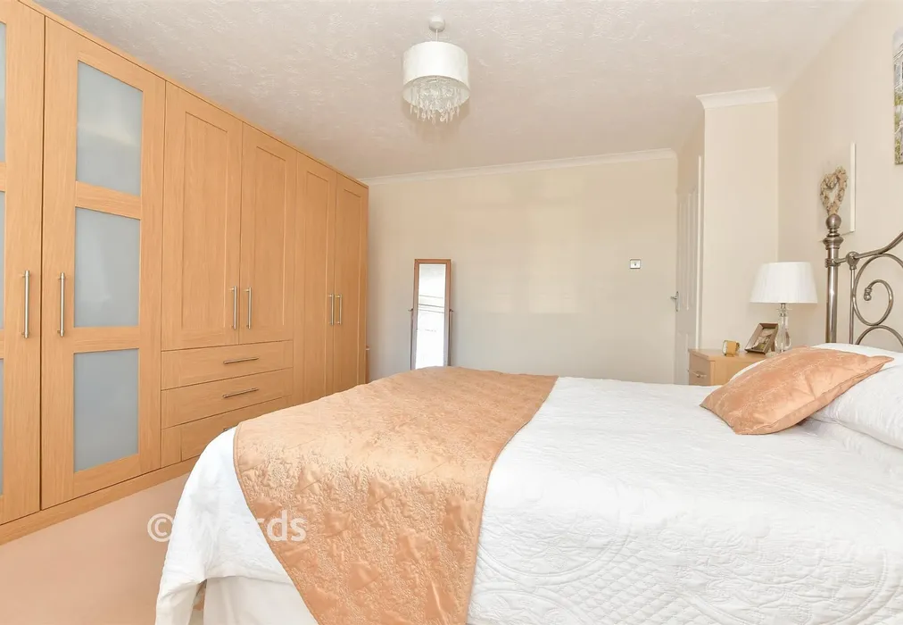 Bedroom 1 - Rosemary Gardens, Whitstable, Kent - Wards of Kent
