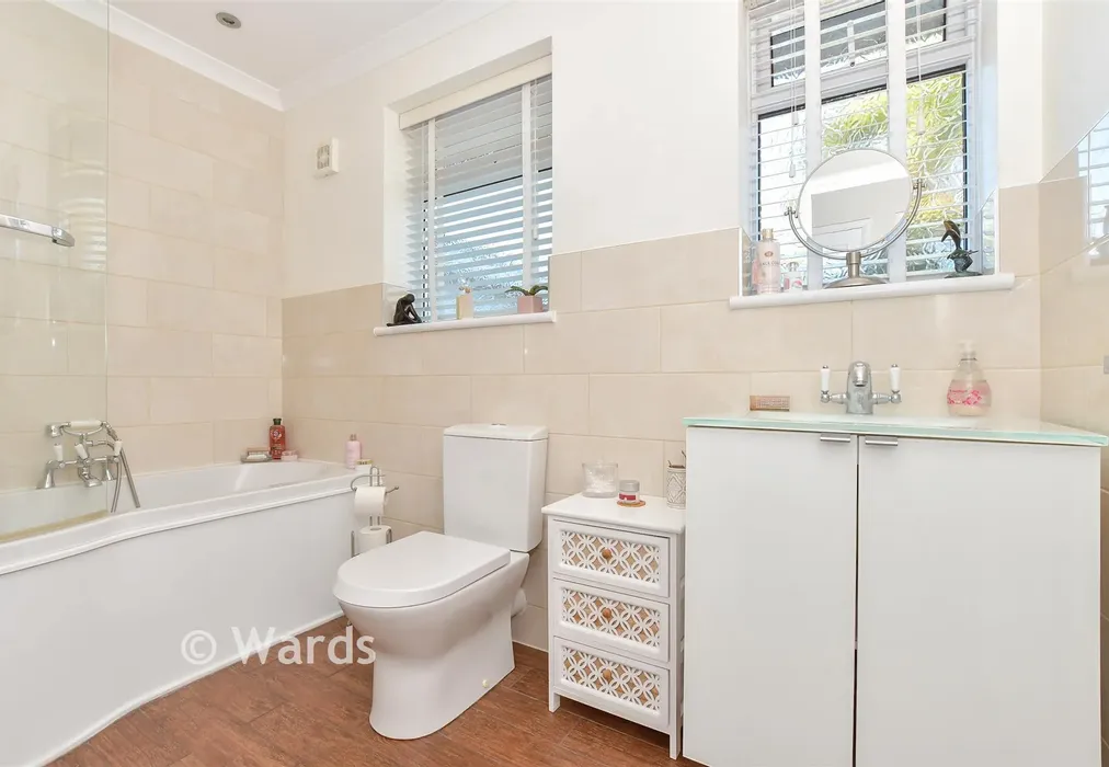 Bathroom - Rosemary Gardens, Whitstable, Kent - Wards of Kent