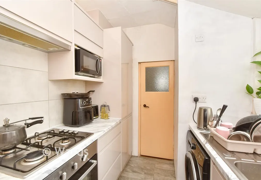 Kitchen - Allen Street, Maidstone, Kent - Wards of Kent