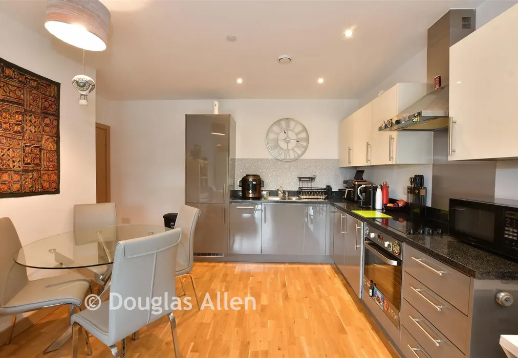 Lounge/Kitchen/Dining Room - High Street, London - Wards of Kent