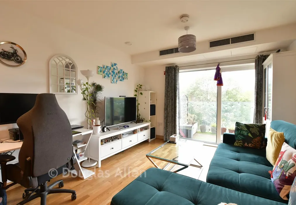 Lounge/Kitchen/Dining Room - High Street, London - Wards of Kent