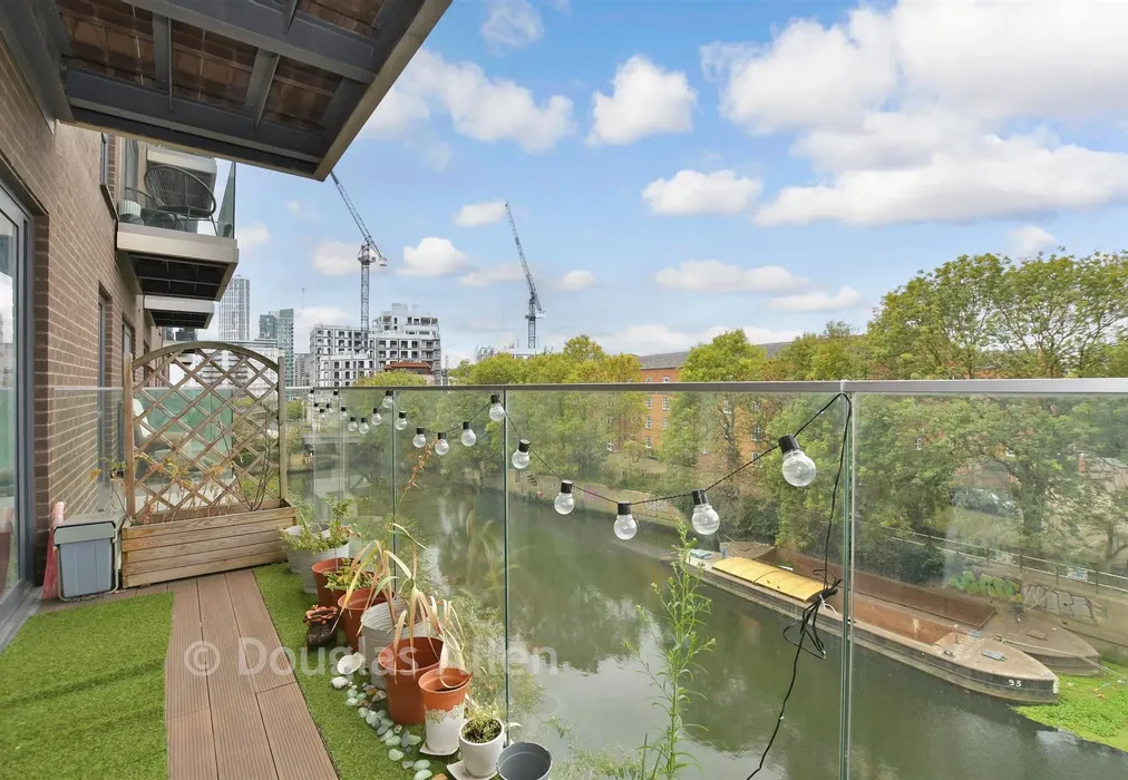 Balcony / Terrace - High Street, London - Wards of Kent