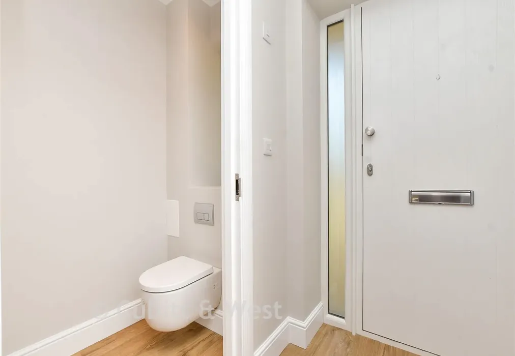 En-Suite - Dion Carshalton, Nightingale Road, Carshalton, Surrey - Wards of Kent
