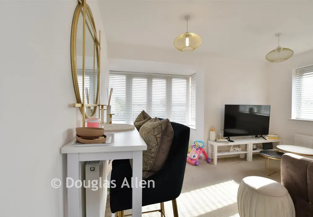 Lounge/Kitchen /Dining Room - Griffiths Road, Purfleet, Essex - Wards of Kent