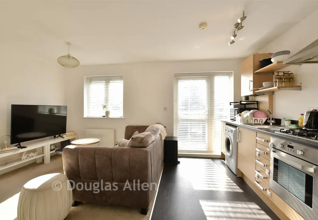 Lounge/Kitchen /Dining Room - Griffiths Road, Purfleet, Essex - Wards of Kent