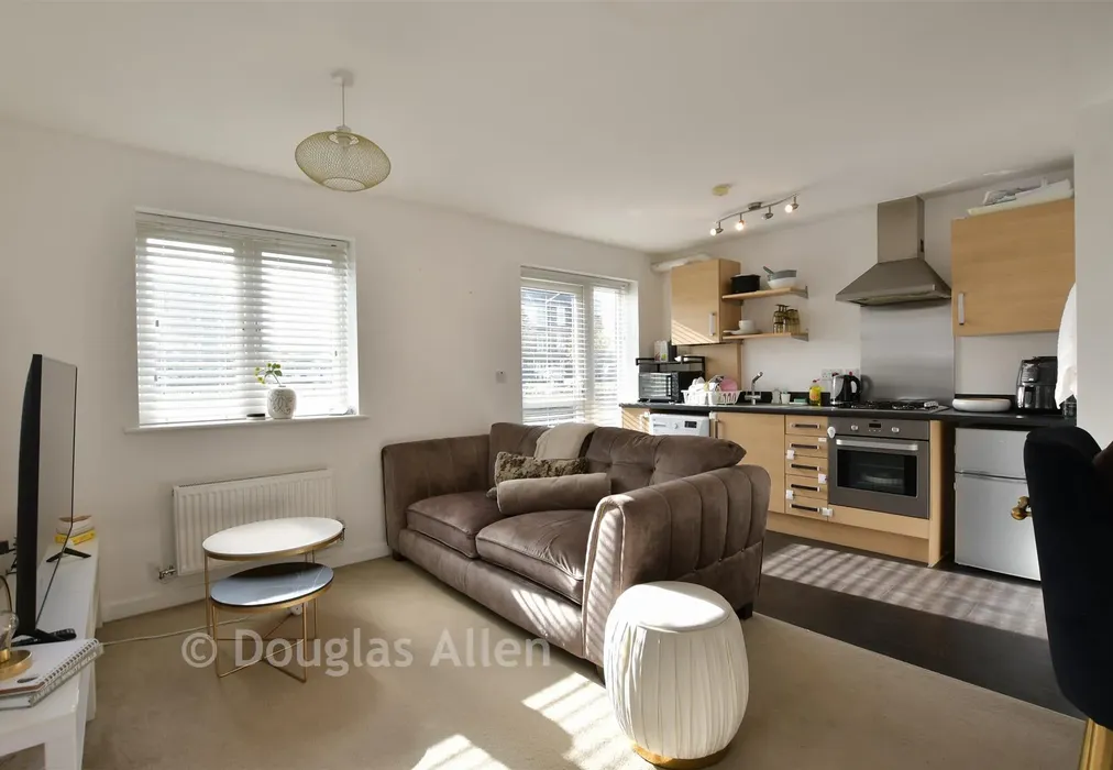 Lounge/Kitchen /Dining Room - Griffiths Road, Purfleet, Essex - Wards of Kent
