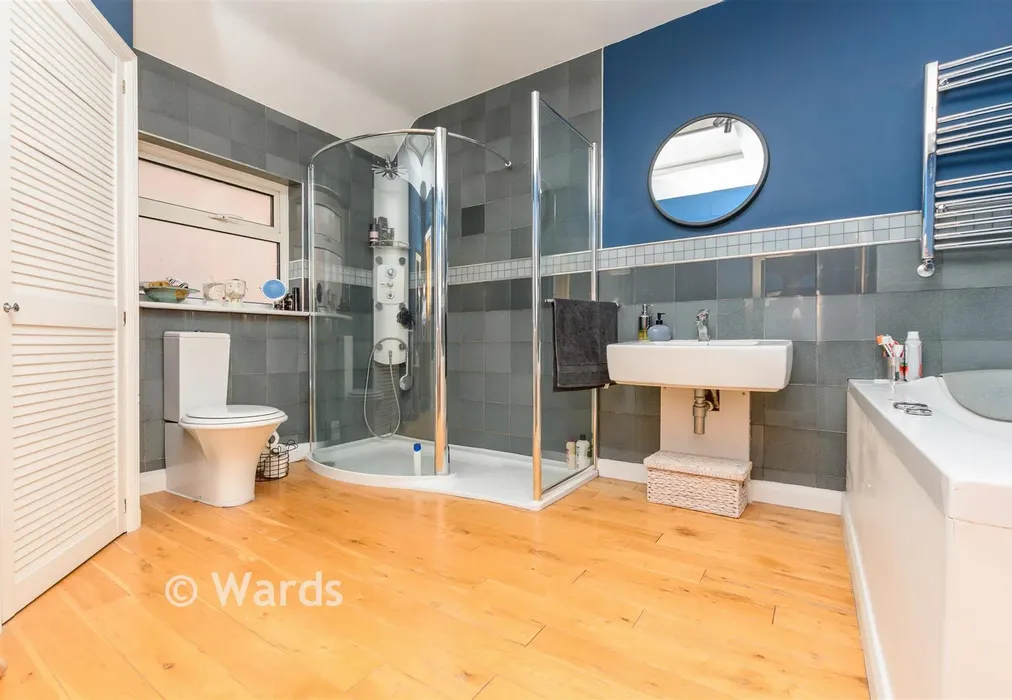 Bathroom - Eynsford Rise, Eynsford, Dartford, Kent - Wards of Kent