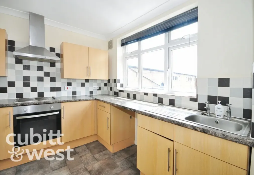  - AVAILABLE WITH NO DEPOSIT West Street Fareham PO16 - Wards of Kent