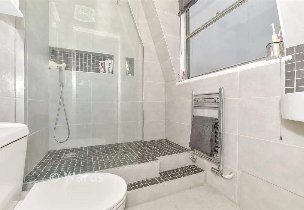 En-Suite Shower Room - Nevill Street, Tunbridge Wells, Kent - Wards of Kent