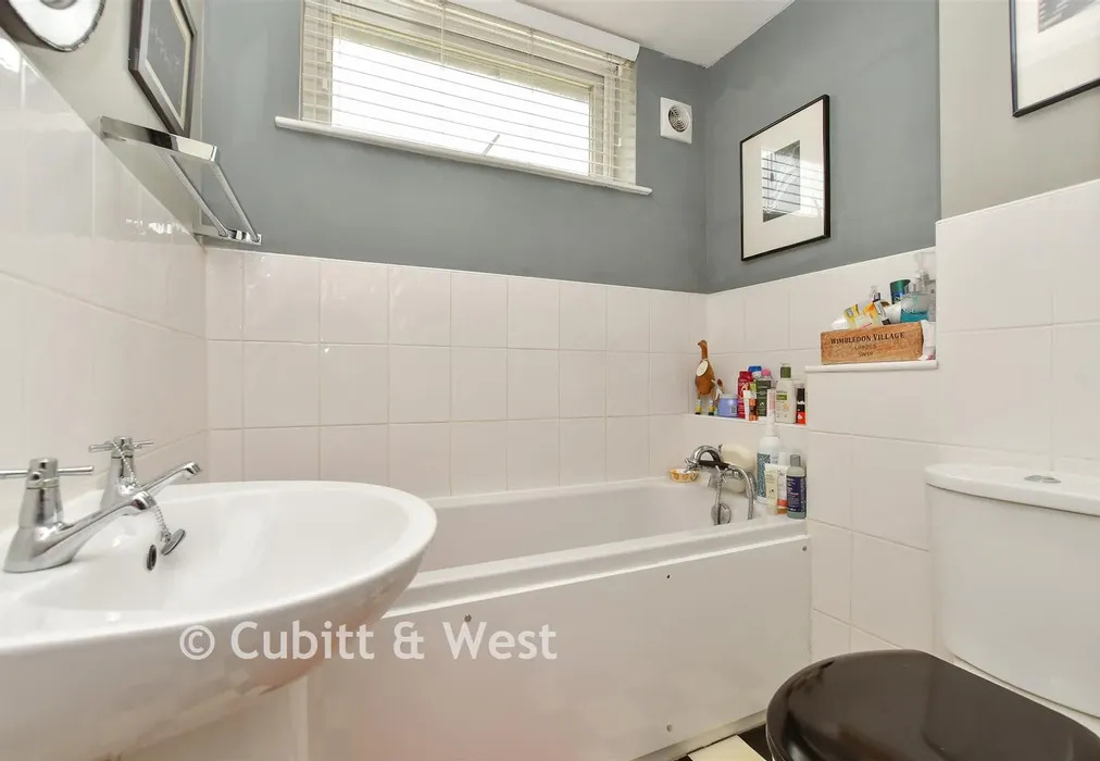 Bathroom - Lodge Road, Wallington, Surrey - Wards of Kent