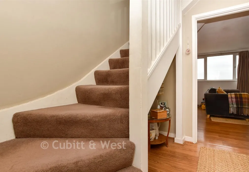 Entrance Hall - Lodge Road, Wallington, Surrey - Wards of Kent