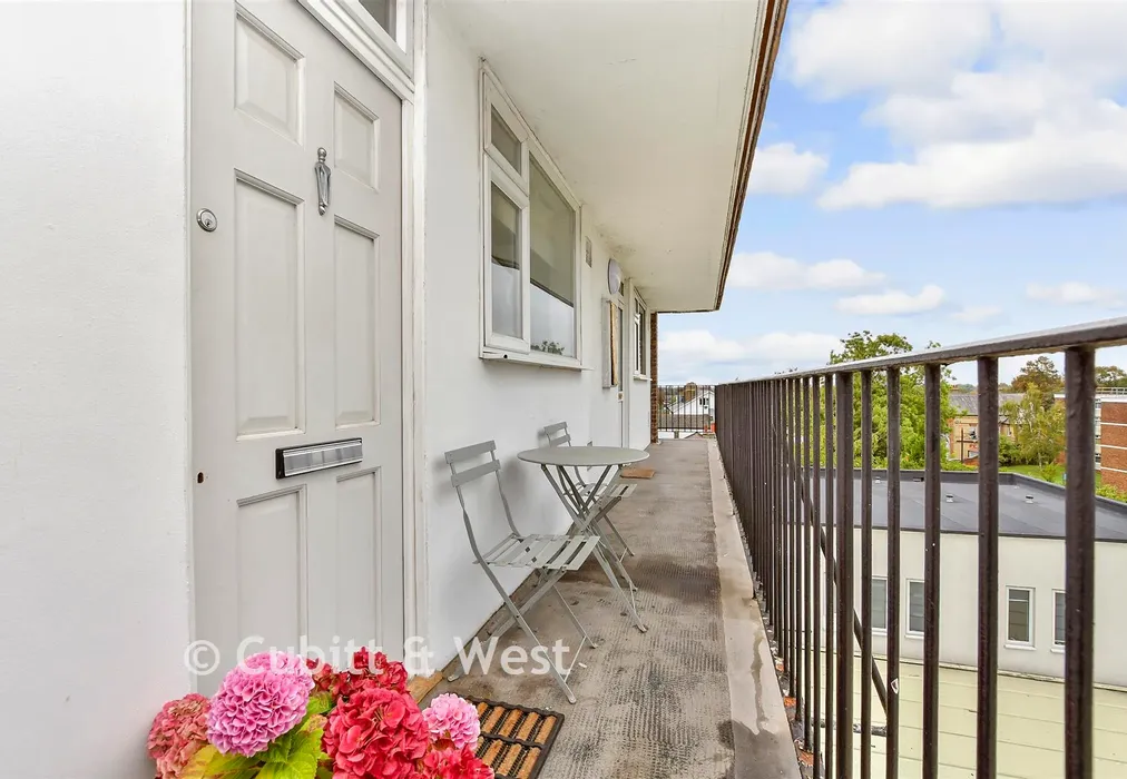 External Lifestyle Photograph - Lodge Road, Wallington, Surrey - Wards of Kent