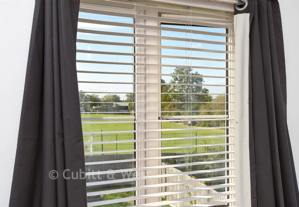 Internal Feature - Tern Avenue, Horsham, West Sussex - Wards of Kent