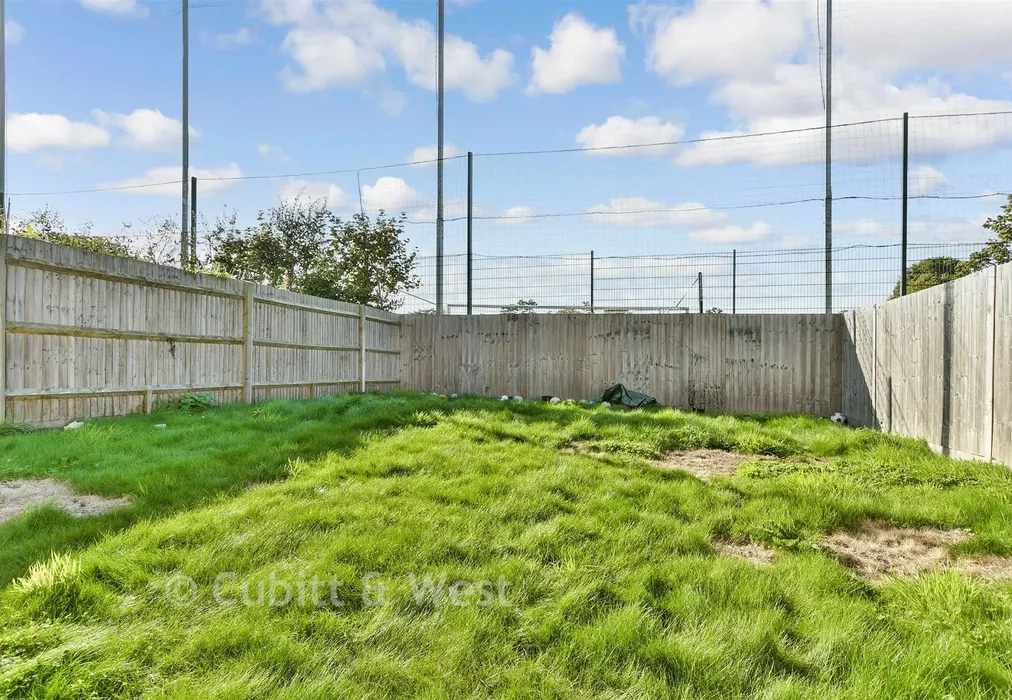 Rear Garden - Tern Avenue, Horsham, West Sussex - Wards of Kent
