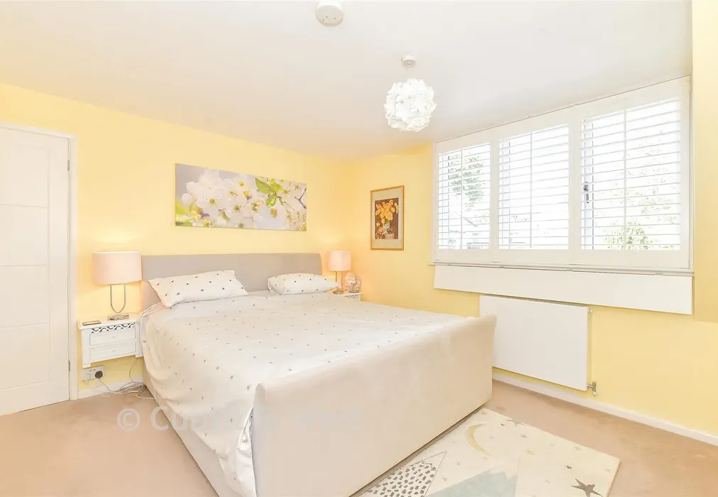 Bedroom 2 - Bacon Lane, Hayling Island, Hampshire - Wards of Kent
