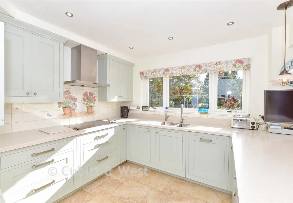 Kitchen - Bacon Lane, Hayling Island, Hampshire - Wards of Kent