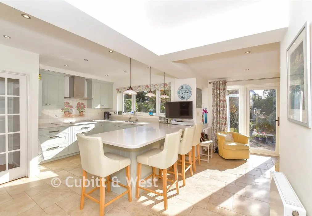 Kitchen - Bacon Lane, Hayling Island, Hampshire - Wards of Kent
