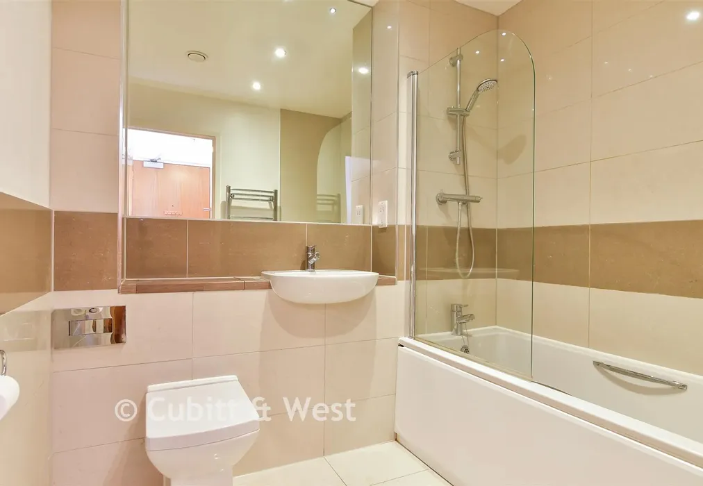 Bathroom - Roman Road, Hove, East Sussex - Wards of Kent