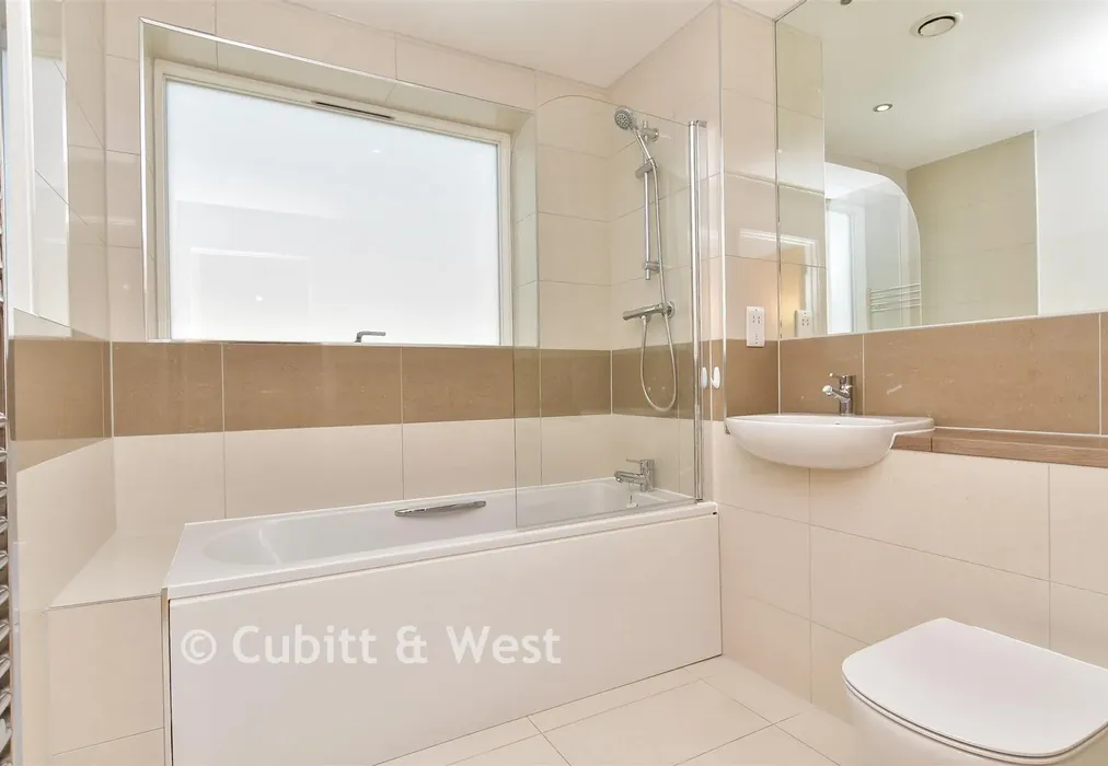 Bathroom - Roman Road, Hove, East Sussex - Wards of Kent