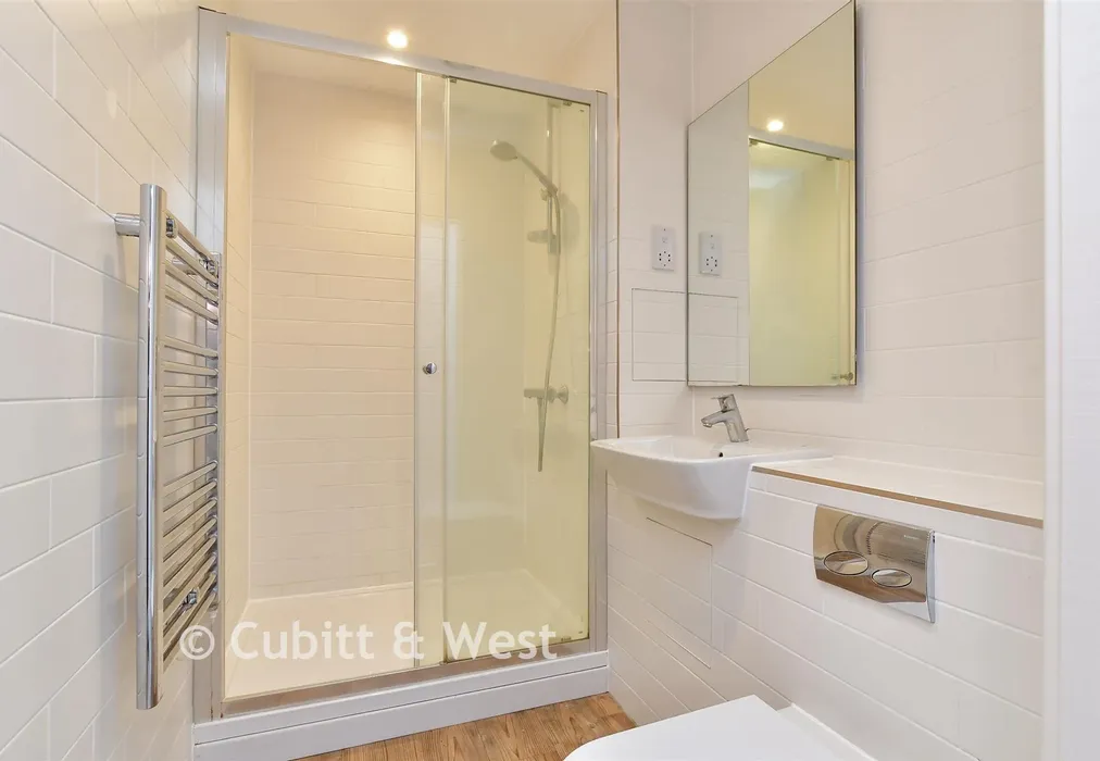 En-Suite - Davigdor Road, Hove, East Sussex - Wards of Kent