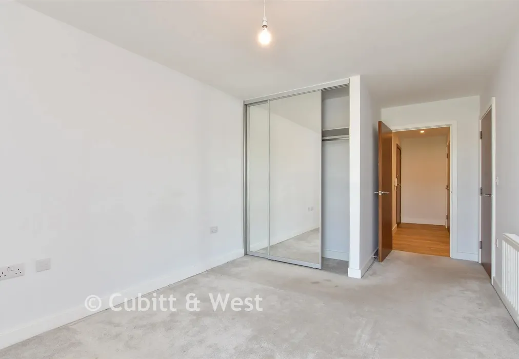 Bedroom 1 - Davigdor Road, Hove, East Sussex - Wards of Kent