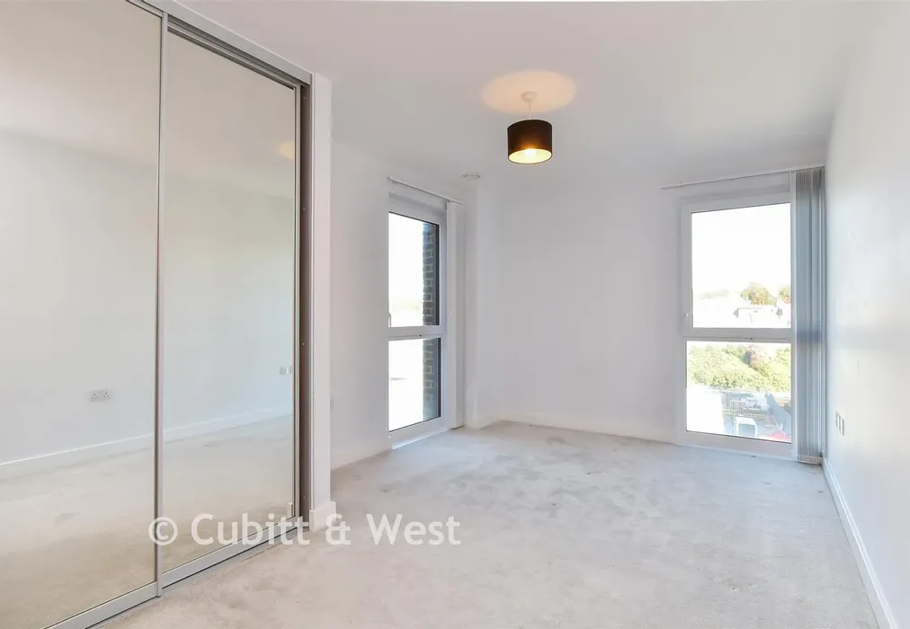 Bedroom 1 - Davigdor Road, Hove, East Sussex - Wards of Kent