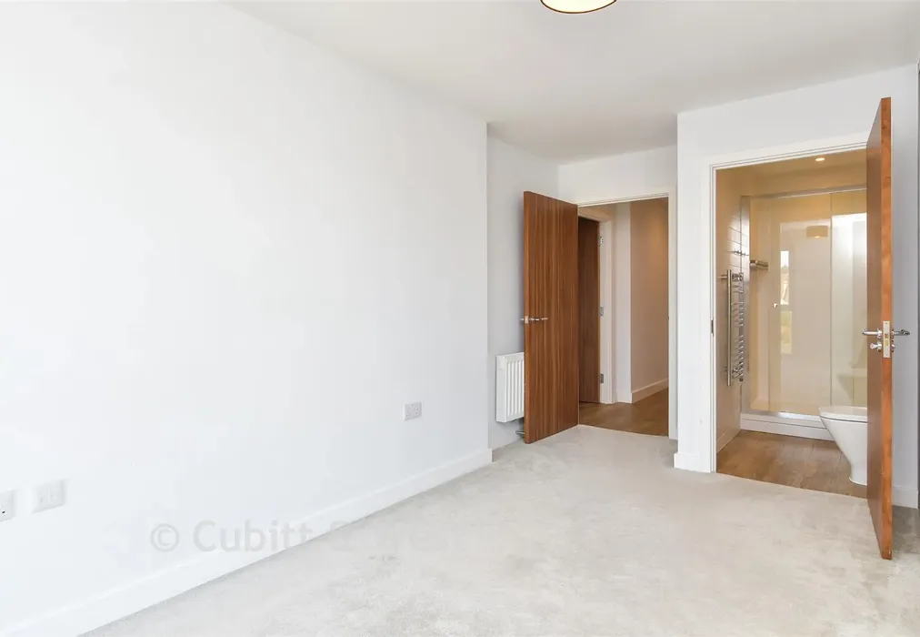 Bedroom 1 - Davigdor Road, Hove, East Sussex - Wards of Kent
