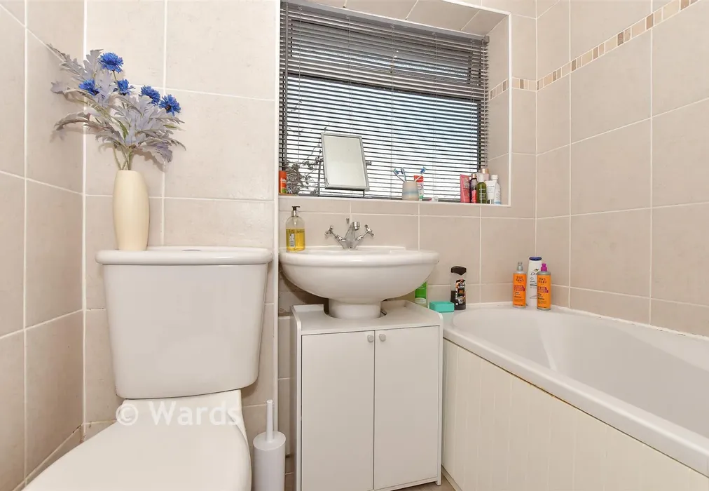 Bathroom - St. Francis Close, Deal, Kent - Wards of Kent