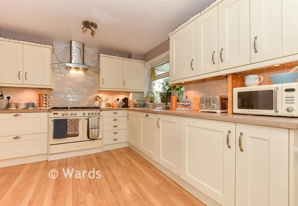 Kitchen - St. Francis Close, Deal, Kent - Wards of Kent