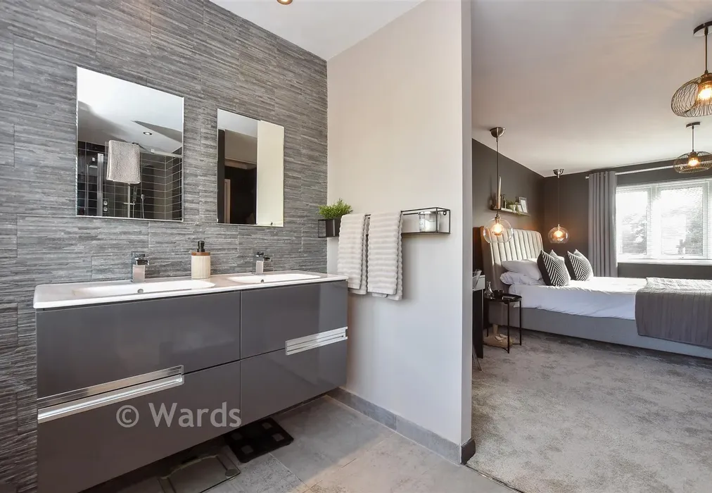 En-Suite - Dover Road, Deal, Kent - Wards of Kent