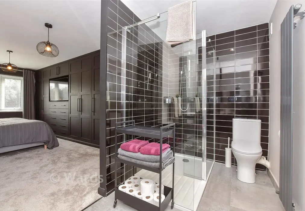 En-Suite - Dover Road, Deal, Kent - Wards of Kent