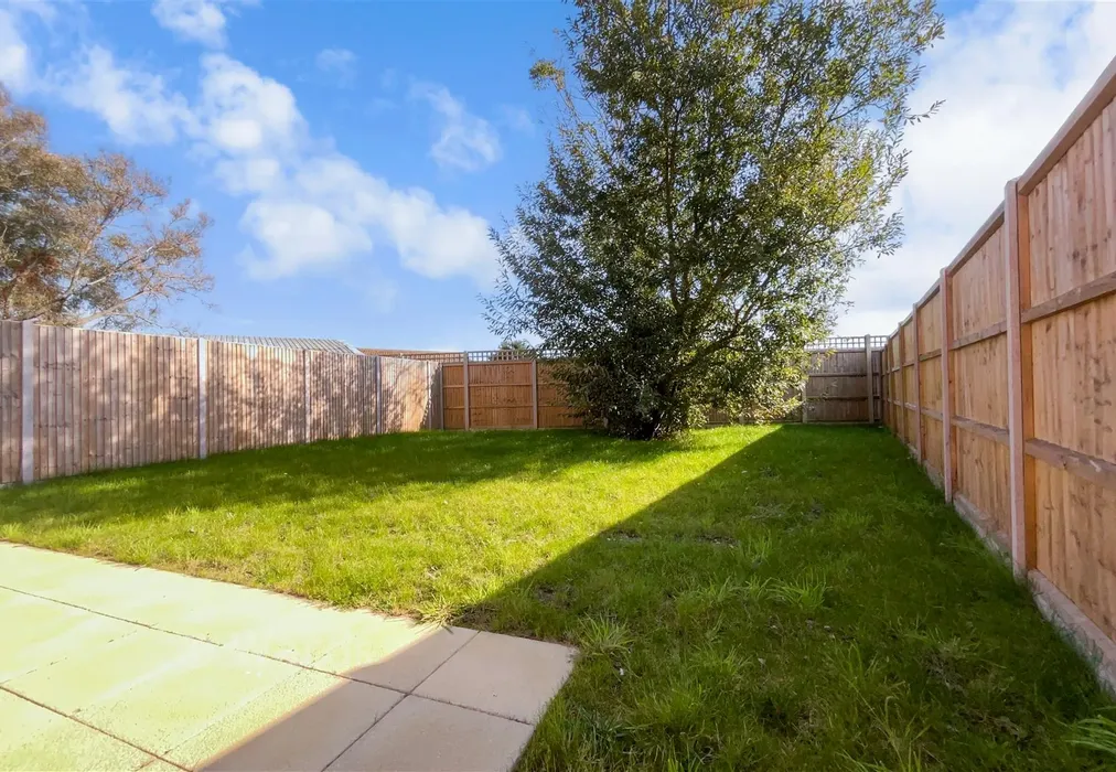 Rear Garden - Maude Close, The Maude, New Romney, Kent - Wards of Kent