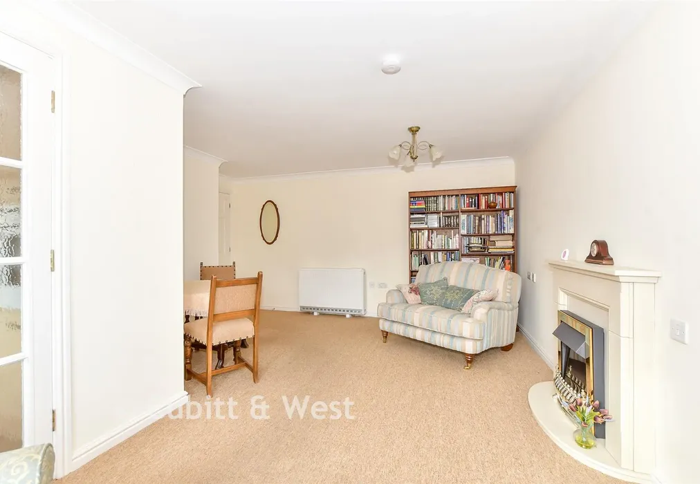 Lounge - London Road, Cowplain, Waterlooville, Hampshire - Wards of Kent